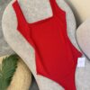 BODYS UNICOLORES - body cuadrado rojo