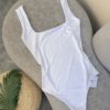 BODYS UNICOLORES - body cuadrado blanco