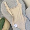 BODYS UNICOLORES - body cuadrado beige